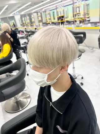 カラー ハイトーンカラー 🦄レイヤーカットのヘアスタイル