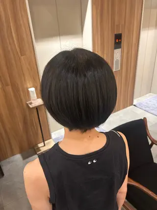 ショート カラー 根本 琴子のヘアスタイル