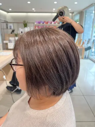 ショート カラー 巖本 真希のヘアスタイル