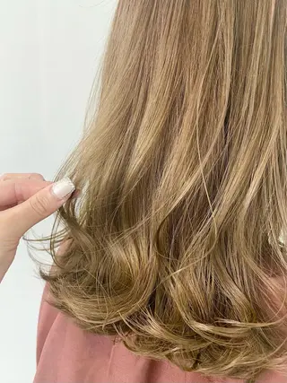 セミロング カラー パーマ ヘアアレンジ マツエク・マツパ まろやかベージュ/ 大上なおみのヘアスタイル