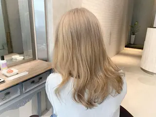 ミディアム カラー EMANON天神所属・Hitomi Ezakiのヘアスタイル