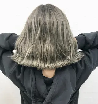 ミディアム カラー 森本 笑のヘアスタイル