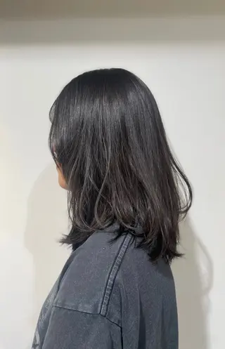 ミディアム ラッシュ所属・松岡 音羽のヘアスタイル