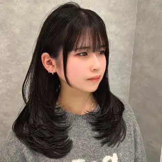 セミロング 🥇KEN /レイヤー/艶カラーのヘアスタイル