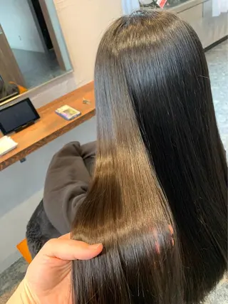 ロング アブアイ所属・🌈艶髪ハイトーン SENAのヘアスタイル