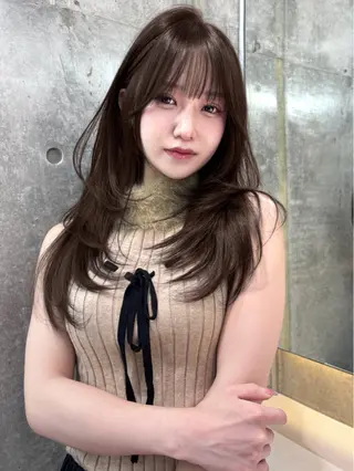 セミロング 🕊ブリーチなしカラ ー/レイヤーカットのヘアスタイル