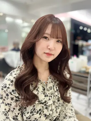 ロング XENA RENA 名駅 / 艶カラーのヘアスタイル