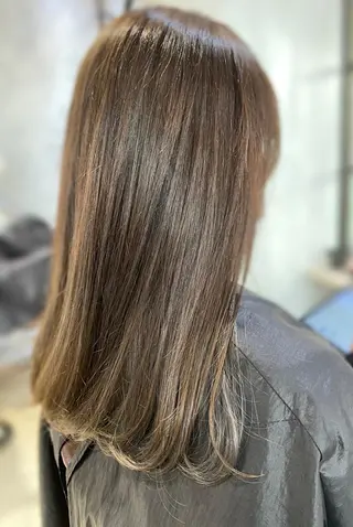 セミロング カラー 髪質改善/艶髪特化 /柔らかさ/清水翔矢のヘアスタイル