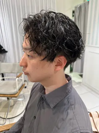 パーマ メンズ 岡田 遥希のヘアスタイル