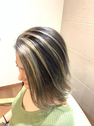 ミディアム フォーバイグランデ カラーのヘアスタイル