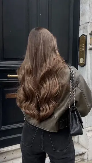 ロング 林 風菜のヘアスタイル