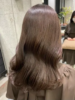 セミロング カラー パーソナルカラー 藤本夢のヘアスタイル