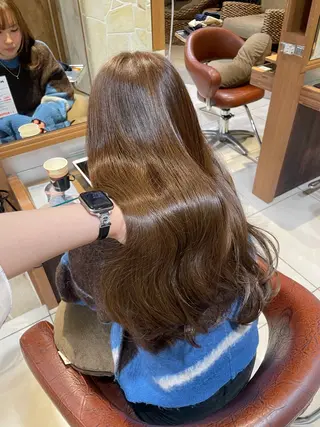 ロング カラー 赤みを押えたカラー➰ ケアブリーチのヘアスタイル