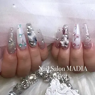 ネイル MADIA藤沢所属・MADIA MEGUのネイルデザイン