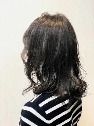 ミディアム うる艶レイヤーカット hinakoのヘアスタイル