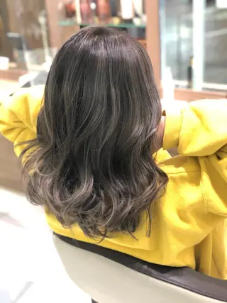 ミディアム カラー 小島 仁美のヘアスタイル