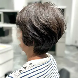 ショート カラー ひなた あゆみのヘアスタイル