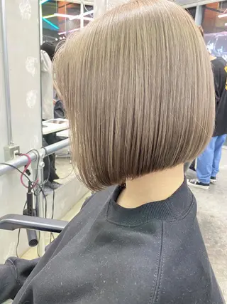 ショート カラー ☘️ブリーチ/ハイト ーン/レイヤー/のヘアスタイル