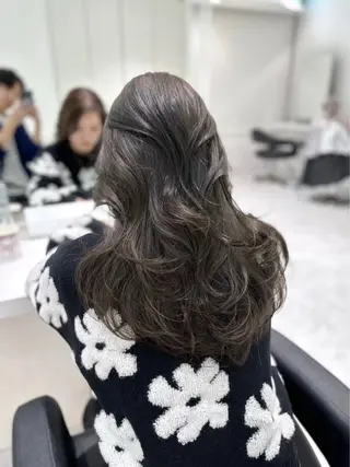 セミロング カラー 赤みなし艶カラー🍈 ユウナ🍈🤍のヘアスタイル