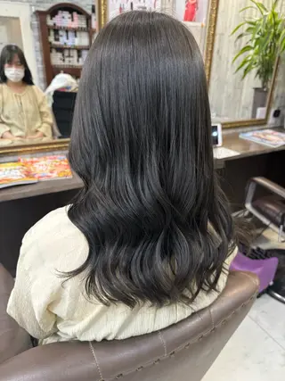 セミロング 土屋朱理/ ハイトーンカラーのヘアスタイル