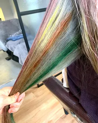 セミロング カラー ハイライト✨髪質改善 TAKAさんです😊のヘアスタイル