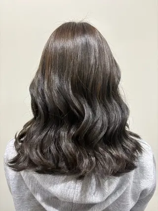 ミディアム カラー 小熊 夏実のヘアスタイル