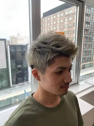 ショート ヨシミ カズヤのヘアスタイル