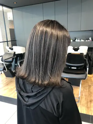 ミディアム 顔タイプ診断®︎ ハイトーンカラーのヘアスタイル