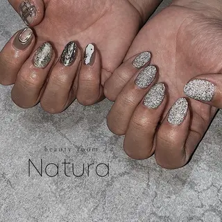 ネイル マツエク・マツパ アイブロウ beautyroom Naturaのネイルデザイン