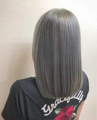 セミロング ヤマグチ ヒカルのヘアスタイル