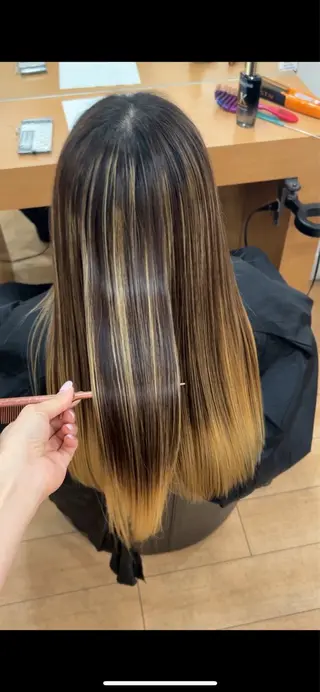 セミロング カラー 縮毛矯正×髪質改善 カラー×クロスパーマのヘアスタイル