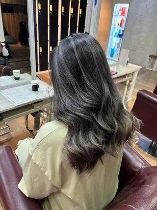 ロング ハイーンカラー/外国 人風カラー/ミノリのヘアスタイル