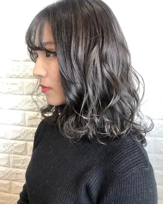 ミディアム カラー 西本 夏美のヘアスタイル