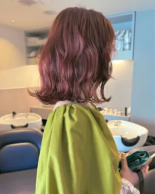 ミディアム カラー RAIMA ハイトーン/ベージュのヘアスタイル