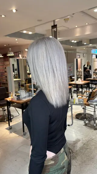 セミロング カラー nameless髪質 改善ブリーチ心斎橋のヘアスタイル