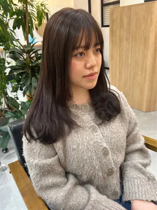 セミロング カラー CARICIA 白木 由里加のヘアスタイル