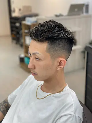 パーマ メンズ 加藤 雄大のヘアスタイル