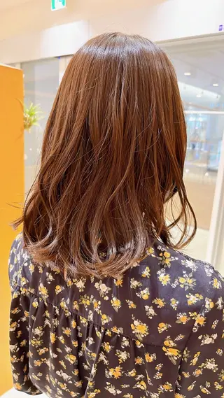 セミロング カラー 宮永 れいなのヘアスタイル