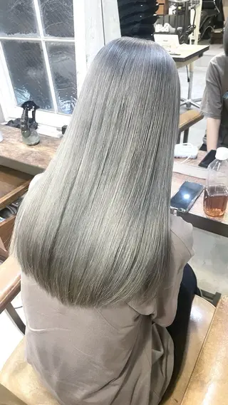 ロング ブリーチ＆縮毛矯正 🧸ともき🧸のヘアスタイル
