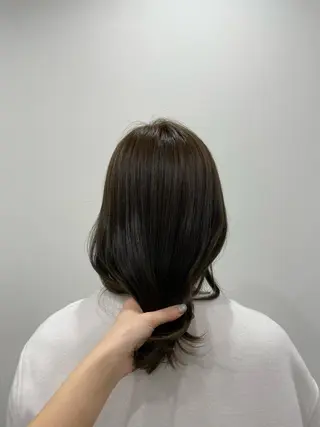 ミディアム ニシザカ マナのヘアスタイル