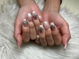 ネイル SOARE🤍 🤍のネイルデザイン