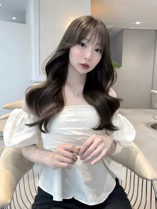 ロング ♡Yoshino♡ 艶グレージュカラーのヘアスタイル