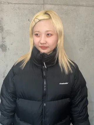 セミロング レイヤーカット\ウル フ　chinatsuのヘアスタイル