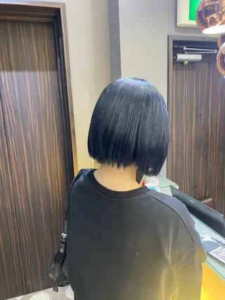 ミディアム カラー noa 寒色系カラーブリーチのヘアスタイル