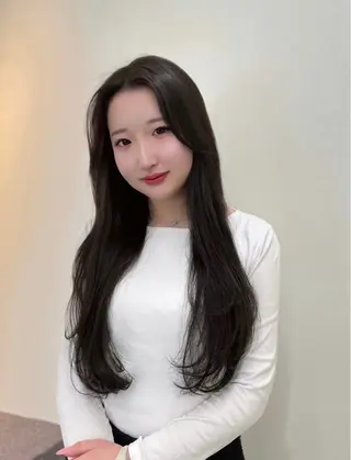 ロング レイヤーカット/ 艶カラー/亜澄のヘアスタイル