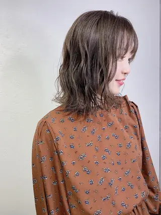 セミロング カラー _WHITE 高槻のヘアスタイル