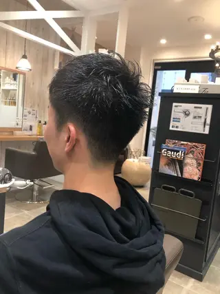 ショート メンズ 鈴村 大介のヘアスタイル