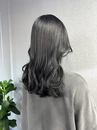 ロング カラー est-r. Shionのヘアスタイル