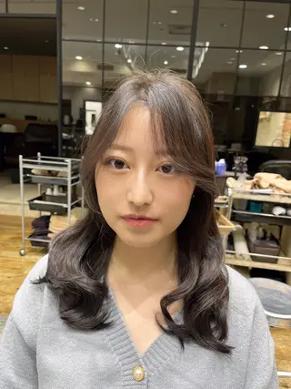 セミロング 顔まわりカット 前髪カット安井楽人のヘアスタイル