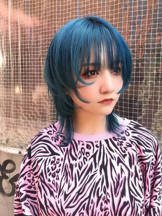 カラー ウルフカットデザイン カラー特化アールイーのヘアスタイル